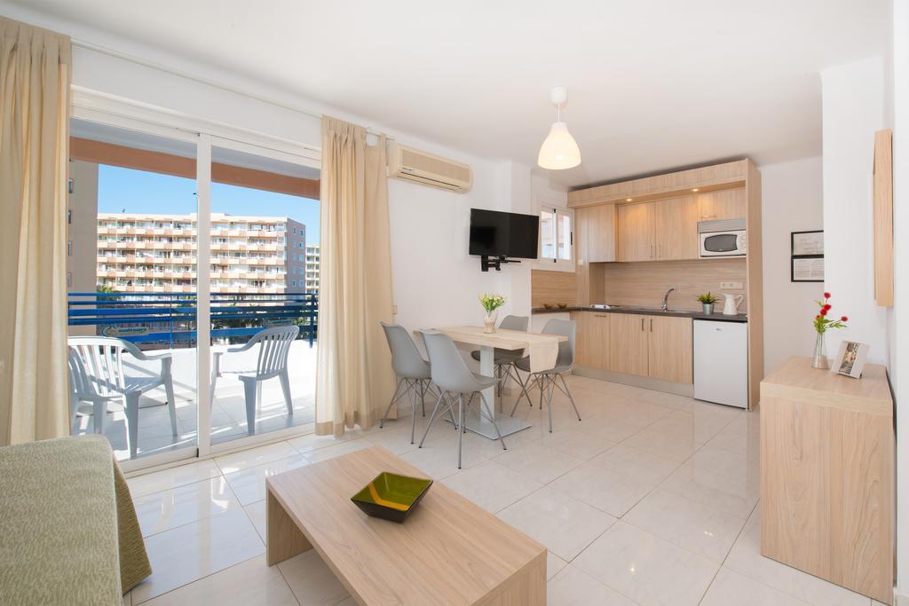 Apartamentos Calablanca Palmanova Екстериор снимка