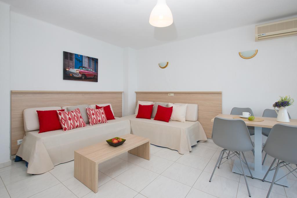 Apartamentos Calablanca Palmanova Екстериор снимка