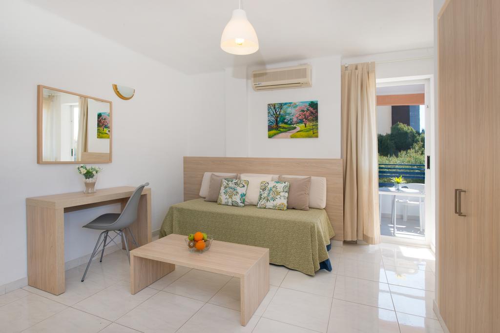 Apartamentos Calablanca Palmanova Екстериор снимка