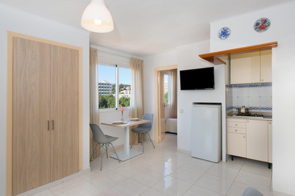 Apartamentos Calablanca Palmanova Екстериор снимка